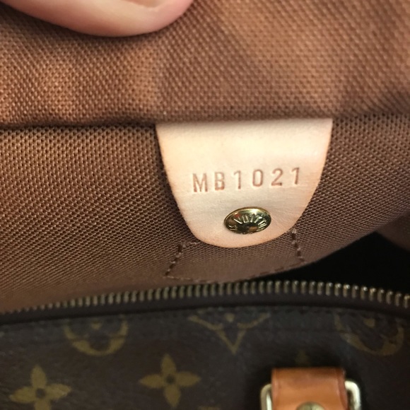 Louis Vuitton Monogram Canvas Speedy 35 - Picture 6 of 8